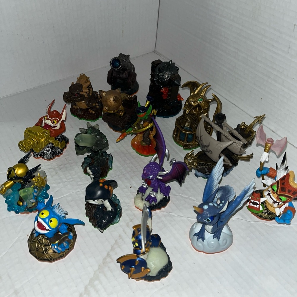 Lot of 16 Assorted Activision Spyro Skylanders Superchargers Figures 2012 - Picture 4 of 4